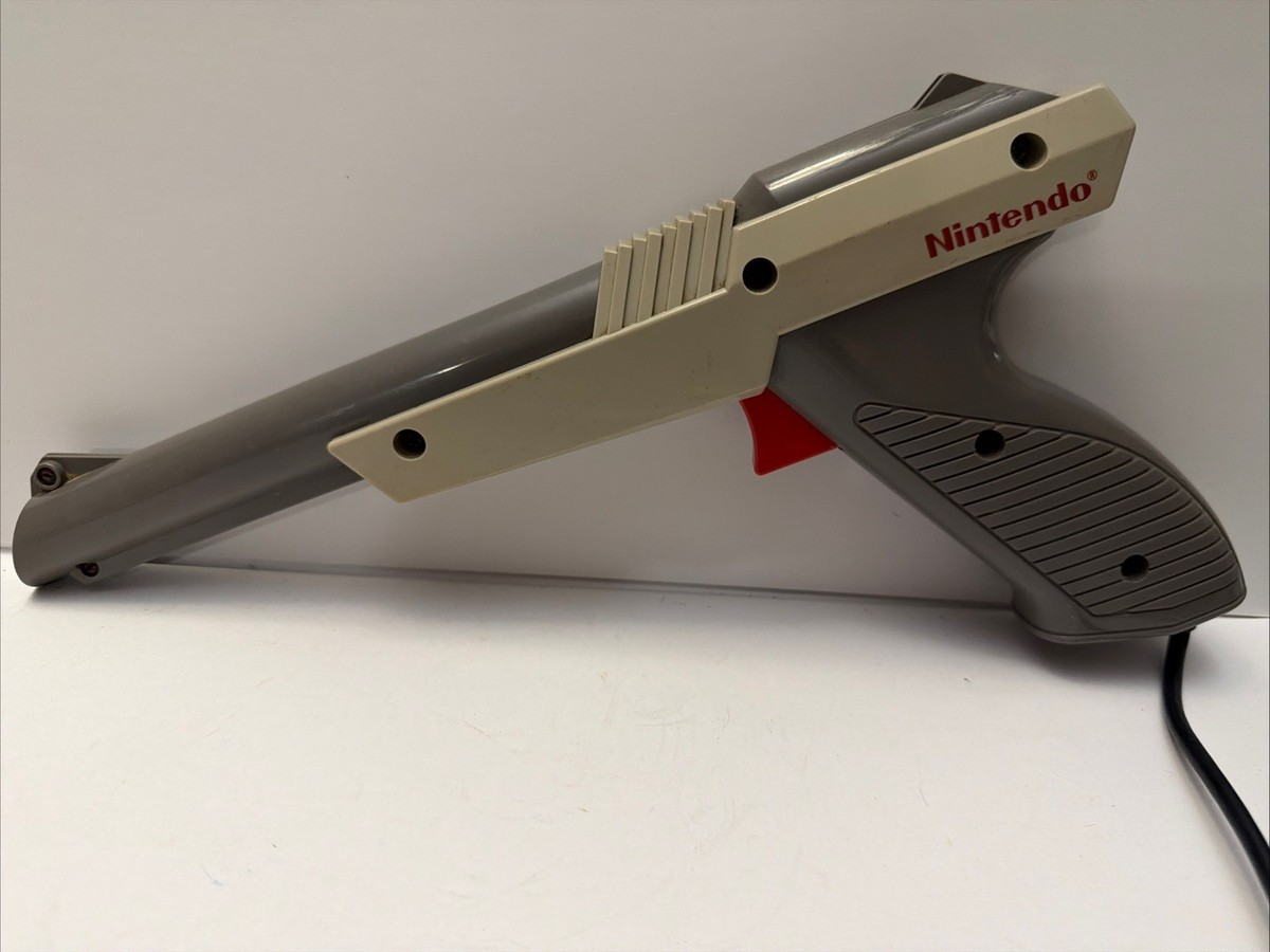 Nintendo NES Zapper Gray Light Gun Authentic NES-005 OEM Gray