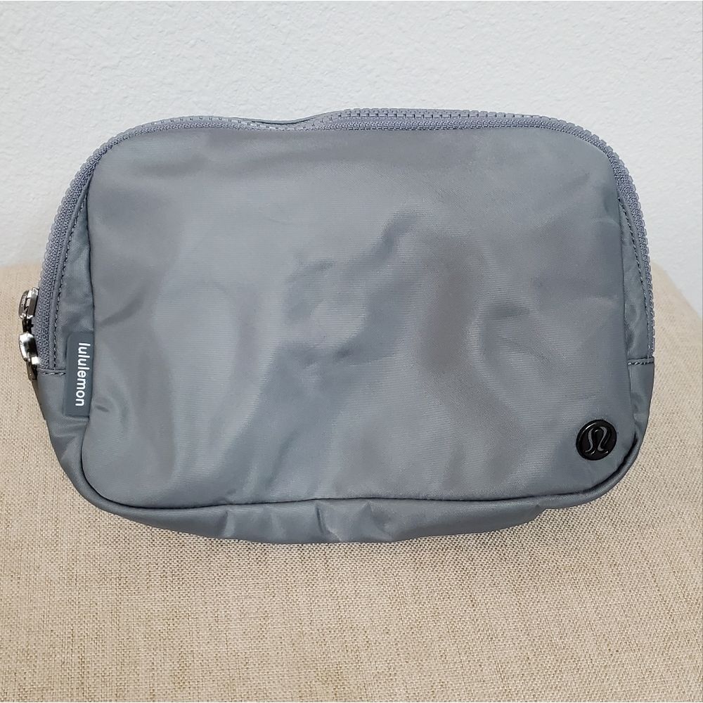 Lululemon Everywhere Belt Bag in sleek gray