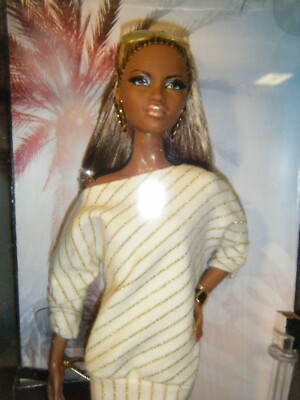 ♡バービー人形　レアthe Barbie look city shopper ♡ The Barbie Look City Shopper Doll #1 2012 Black Label W/ Steffie