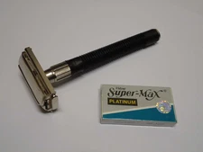  SAFETY RAZOR W/5PCS DOUBLE EDGE RAZOR BLADES, VINTAGE