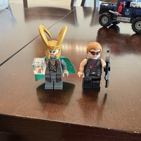 LEGO Marvel Super Heroes Loki's Cosmic Cube Escape 6867 w/ Loki & Hawkeye