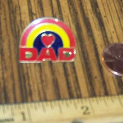 Dad Pin Vintage 1980's ''Father's Day Gift Idea'' (Small Pinback)