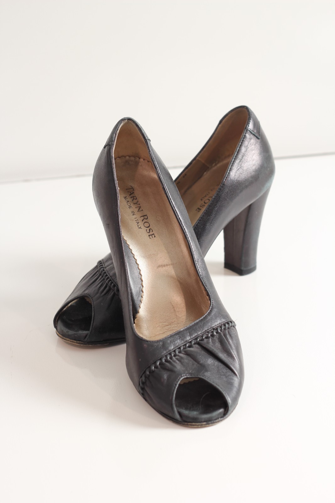 Taryn Rose Leather peep toe pumps women black leather Size 37.5 7US