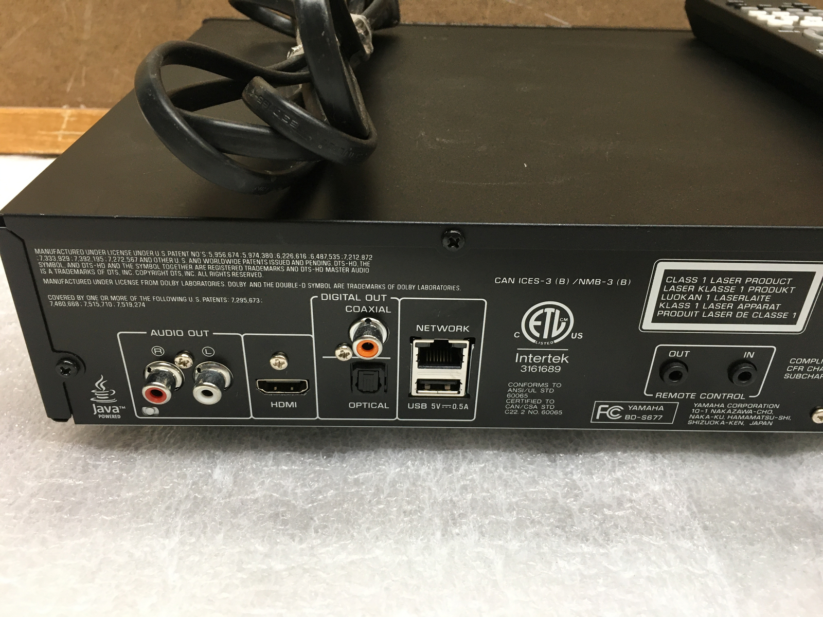 Yamaha BDS677 BluRay Disc Player Black HDMI DIVX Super Audio Remote