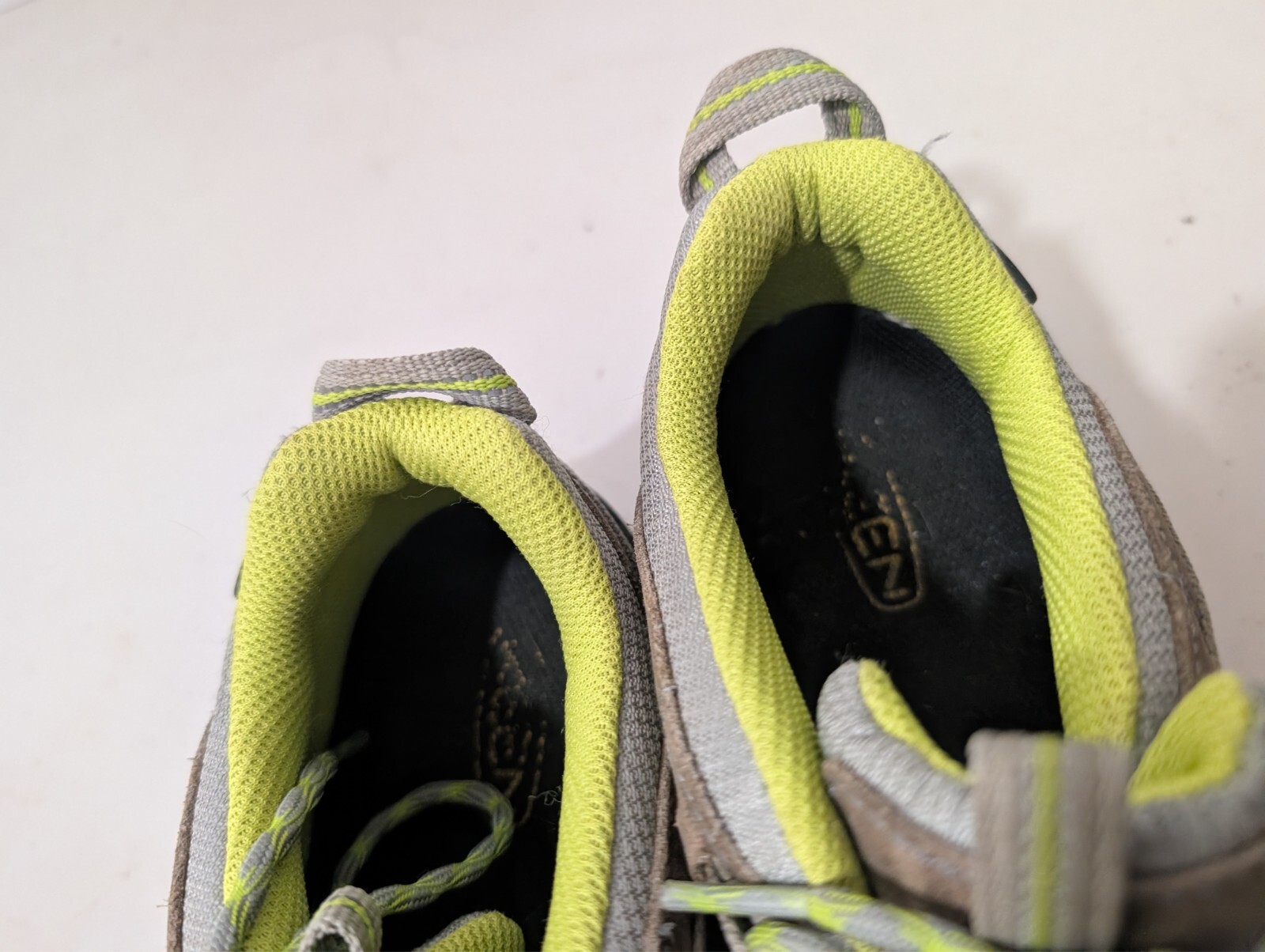 Scarpe da ginnastica Keen Voyageur Hiking donna grigie e come nuove taglia 8 5 misura piccola