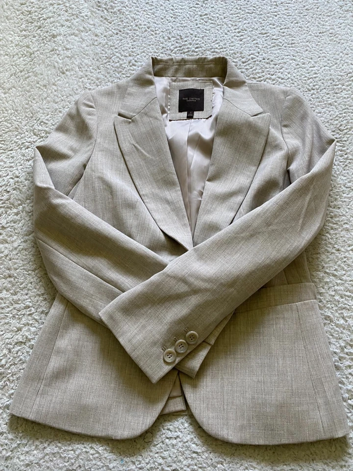 Blazer mujer The Limited Collection manga larga pico beige talla 2 Foto 3 de 4