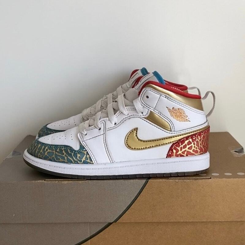 Nike Air Jordan 1 Mid SS 'Nc TO Chicago' Kids Sneakers