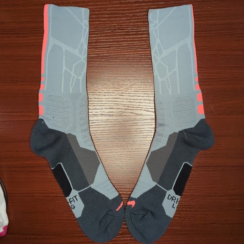 New LeBron Nike Hyper Elite Socks Gray/Pink Crew Size Large Basketball Dri-Fit - Picture 2 of 5