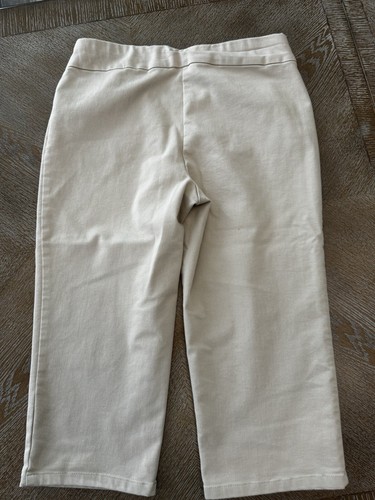 Croft & Barrow Pull On Ankle Pants 12Reg Beige Elastic Waist 34” Inseam 20” - Picture 4 of 5