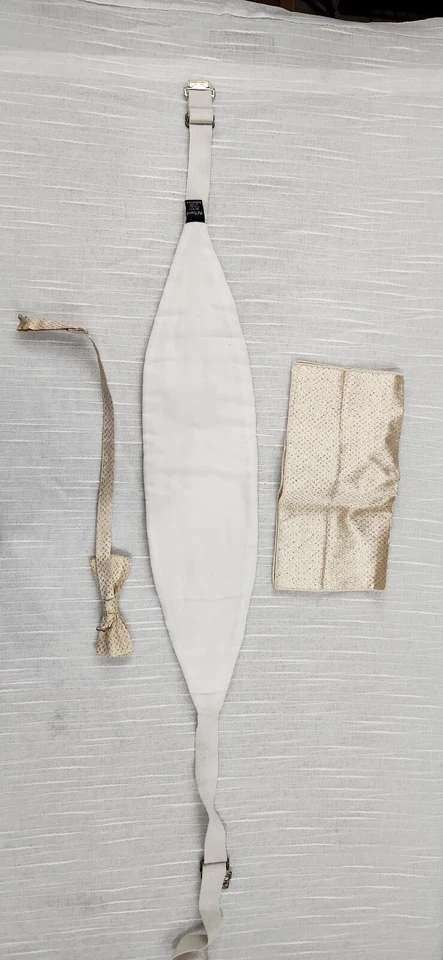 Juego de accesorios vintage Mel Howard pajarita, faja, pañuelo crema/dorado Foto 3 de 4