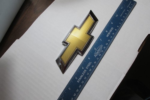 Factory 2018-2020 Chevrolet Equinox Botie emblem - Picture 4 of 4