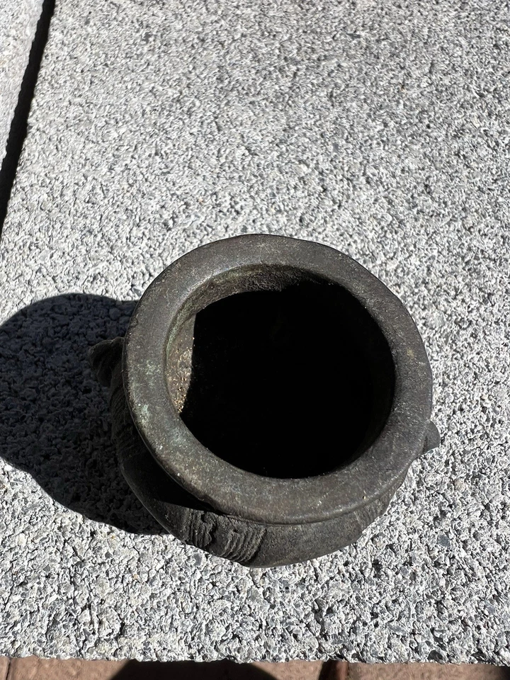 Antiguo mini quemador de incienso trípode chino de bronce Foto 4 de 4