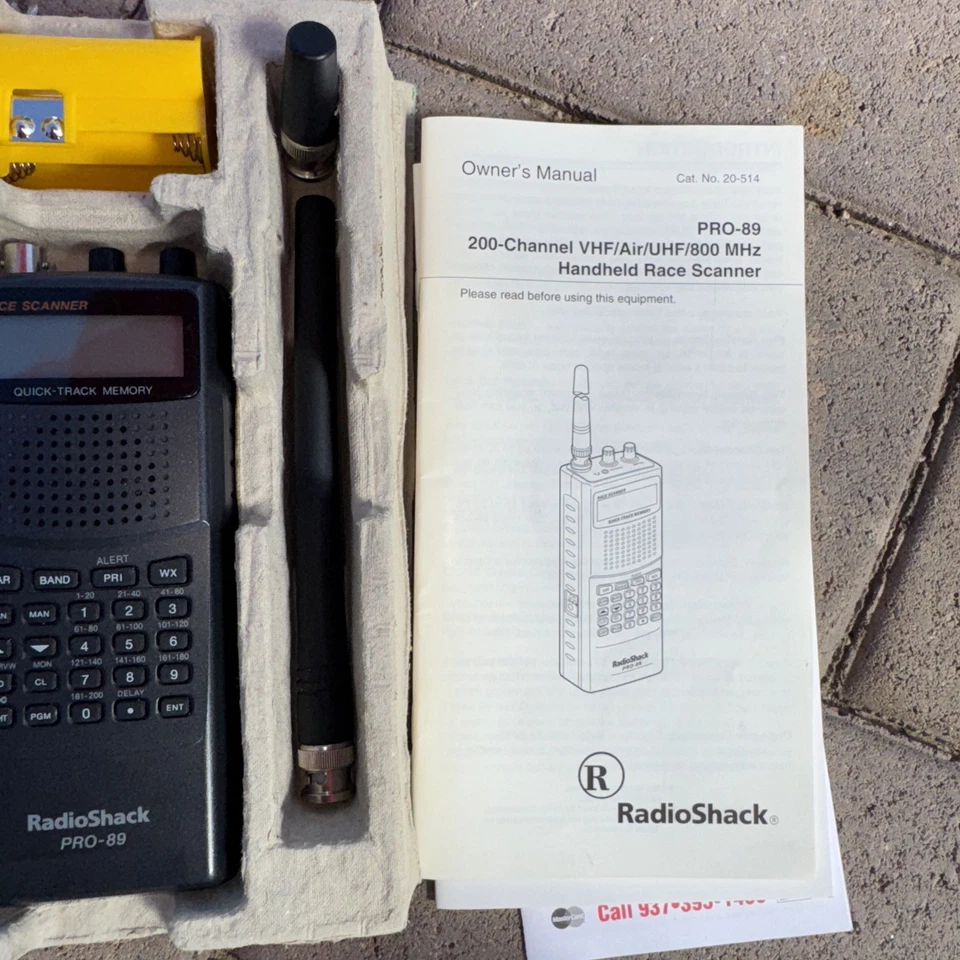 Escáner de carreras portátil Radio Shack PRO-89 VHF/UHF/AIR 800 MHz 200 canales Foto 4 de 4