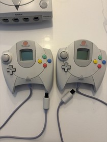 Sega Dreamcast Console Bundle, 2 Controllers, Cords VMU Tested Works Pelican Gun