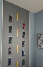 Display wall-mounted Lego Speed Champions F1 car models