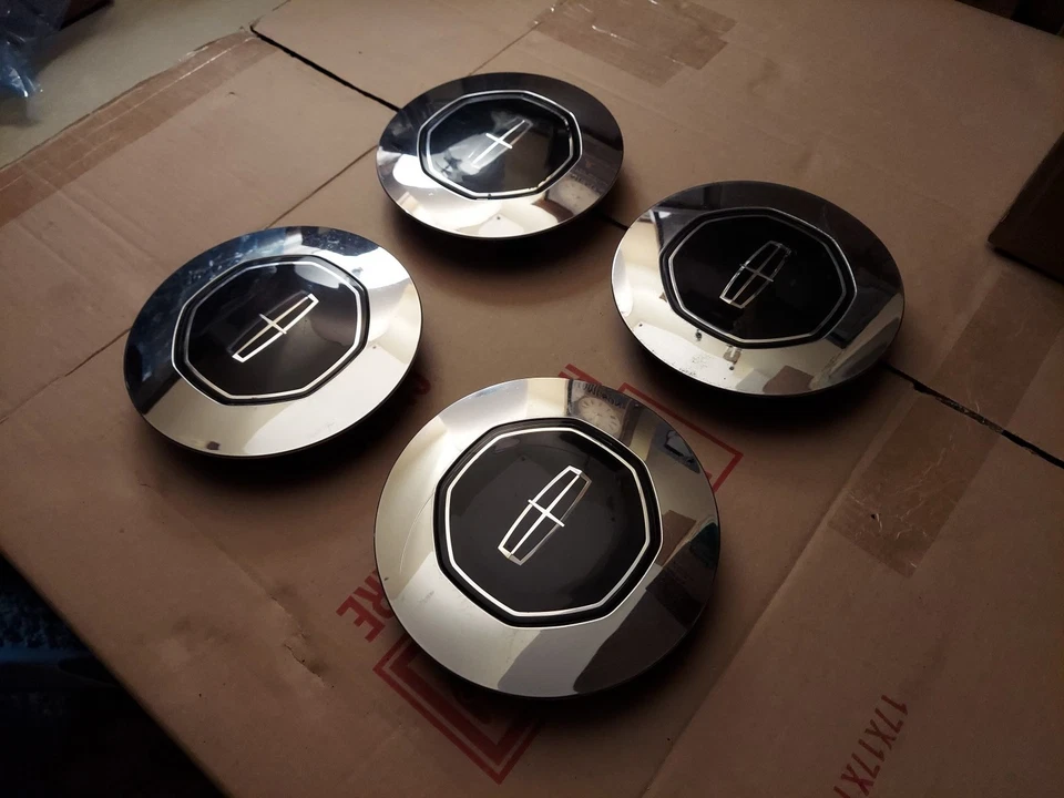 Juego de 4 tapas centrales cromadas de 8 radios llanta 16" Lincoln Town Car 1996-97 OEM raro Foto 3 de 4