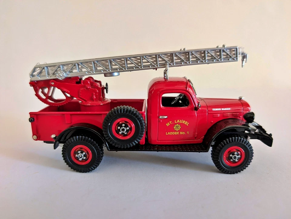 Matchbox Models of Yesteryear Code2- YFW-12 1946 Dodge Power Wagon Fire Engine - Image 2 of 4