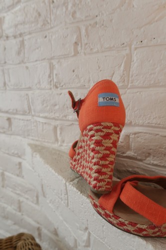 Tom's Sienna Wedge Espadrille Ankle Strap Womens Orange Boho Festival Size 9 - Picture 3 of 14