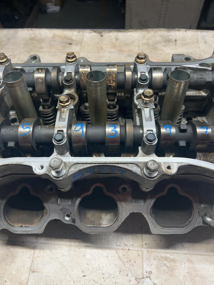 07-18 ES350 07-16 SIENNA 05-18 AVALON 2GRFE Left Engine Cylinder Head Complete - Image 2 of 4