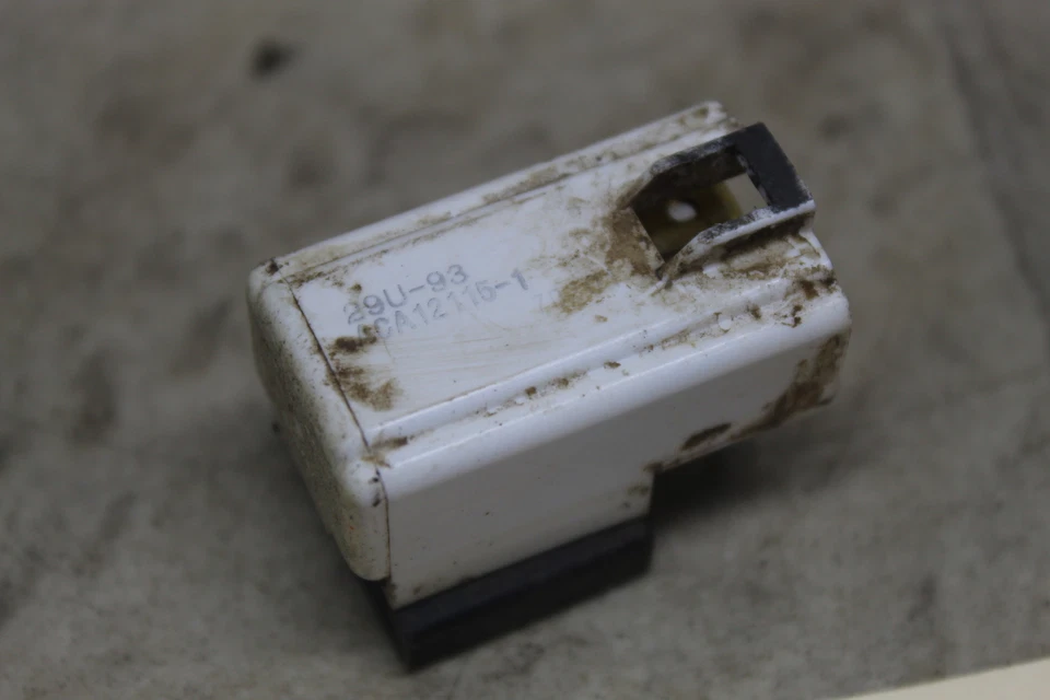 Interruptor de control de relé OEM Yamaha Big Bear 350 Kodiak 400 29u-81950-93-00 29u-93 Foto 2 de 4