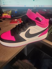 Size 5y/6.5 Nike Court Borough Mid 2
