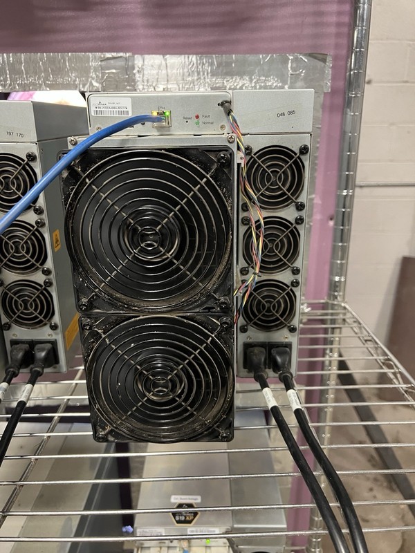 Bitmain Antminer S19 XP 141Th ASIC Bitcoin Miner ASIC 3030W - Used - BOX