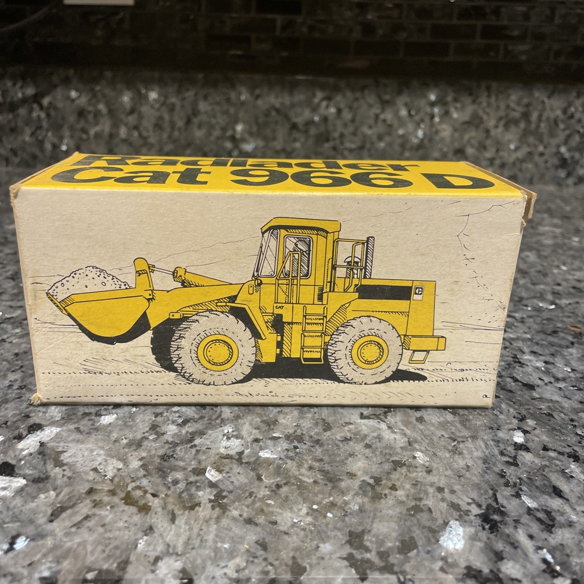 ミニカー CAT Amazon.com: First Gear for Caterpillar D9 Series D Tractor