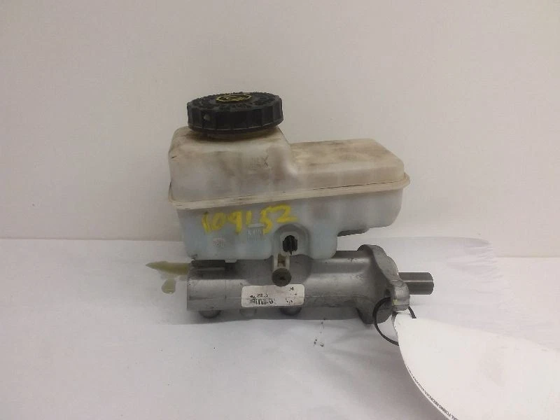 Nissan Xterra 2005 cilindro maestro de freno 4 cilindros 46010EA220        Foto 2 de 3