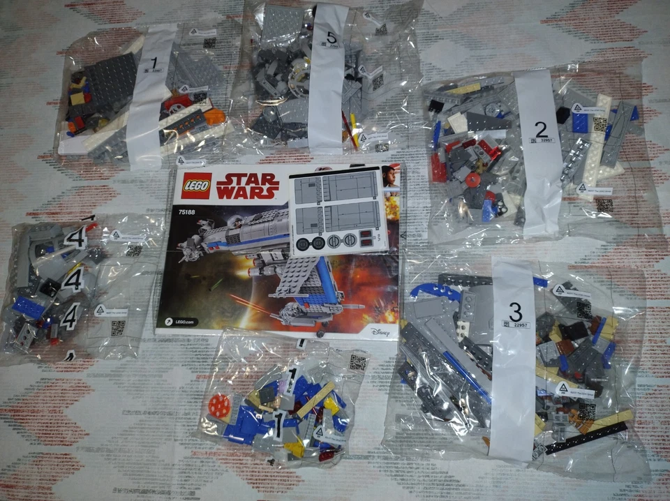 LEGO Star Wars 75188 Resistance Bomber, foto 3 di 5