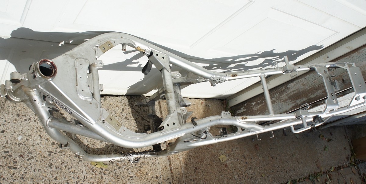 01 02 03 04 05 SUZUKI BANDIT 1200 GSF 1200 FRAME BARE STRAIGHT