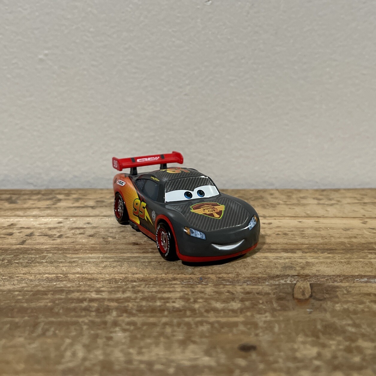 S Carbon Racers Lightning Mcqueen 3