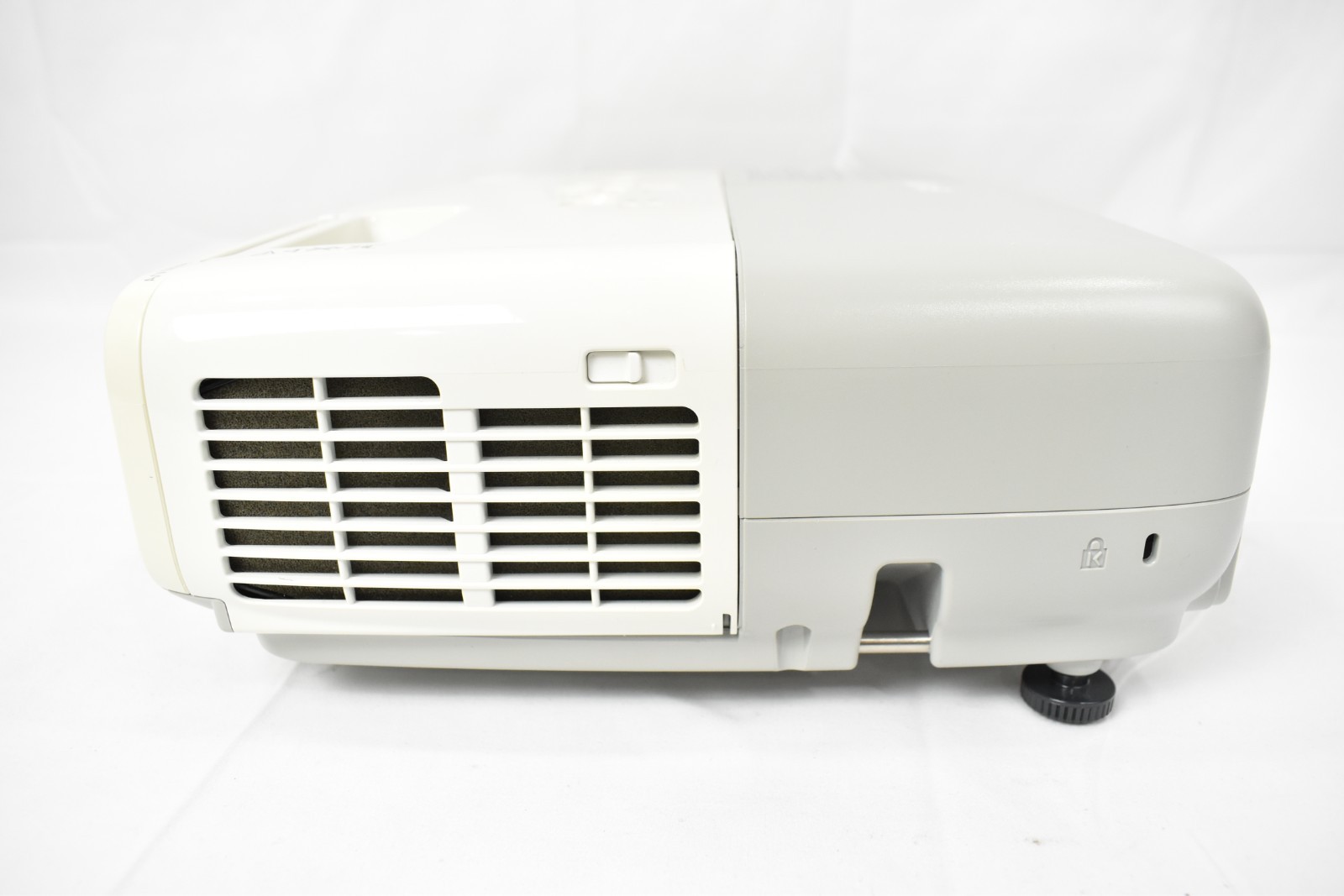 Epson Powerlite 84+ 3LCD Projector 2600 Lumens 808 Lamp Hours