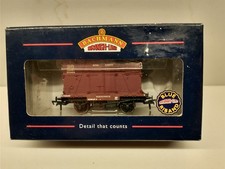 Bachmann 37-951 Conflat with BD Crimson Container OO Gauge