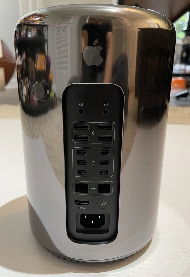 Apple Mac Pro A1481 6-Core Intel Xeon E5 3.5GHz 64GB RAM 256GB SSD (Late 2013) - Image 2 of 4