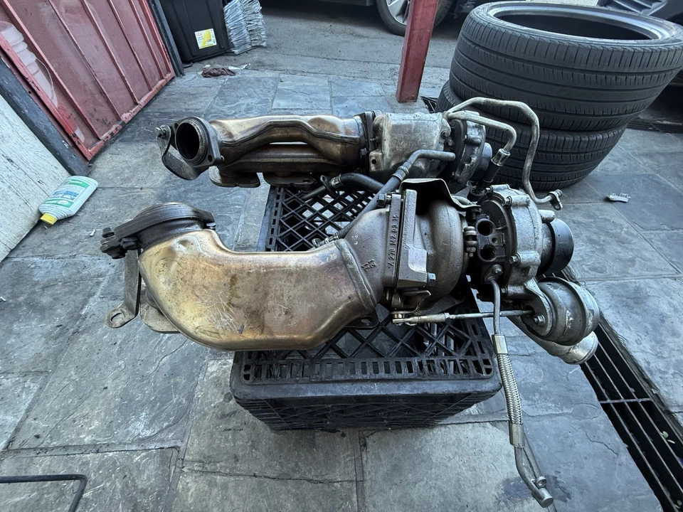 2012 CLS63 AMG Twin Turbos OEM Esquerda e Direita Conjunto M157 5.5L Biturbo V8 Peças OEM - Imagem 2 de 4