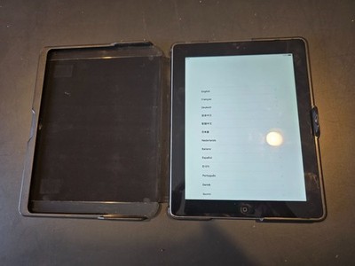 Apple iPad 3rd Generation Tablet with Protective Case Bundle -32GB (A1416)