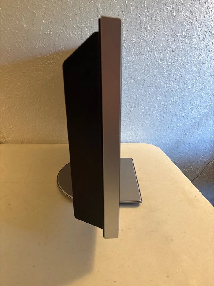 TOSHIBA 20HL67 LCD 20" FLATSCREEN TV HDMI RETRO GAMING W/REMOTE TESTED & WORKS - Image 4 of 4