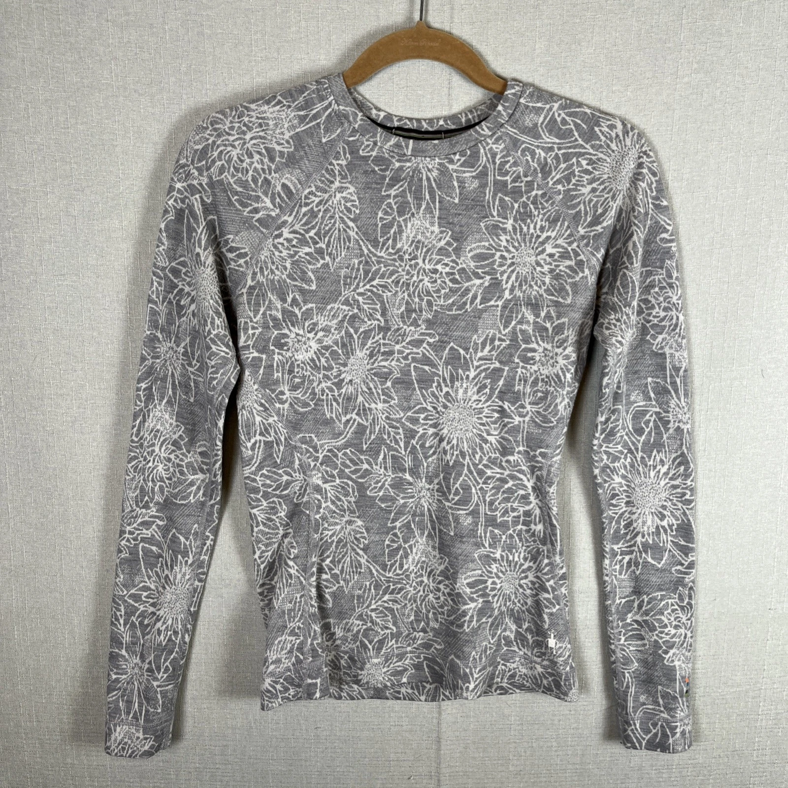 Smartwool Merino Wool 250 Base Layer Top Womens Size Small Gray & White Floral
Opens in a new window