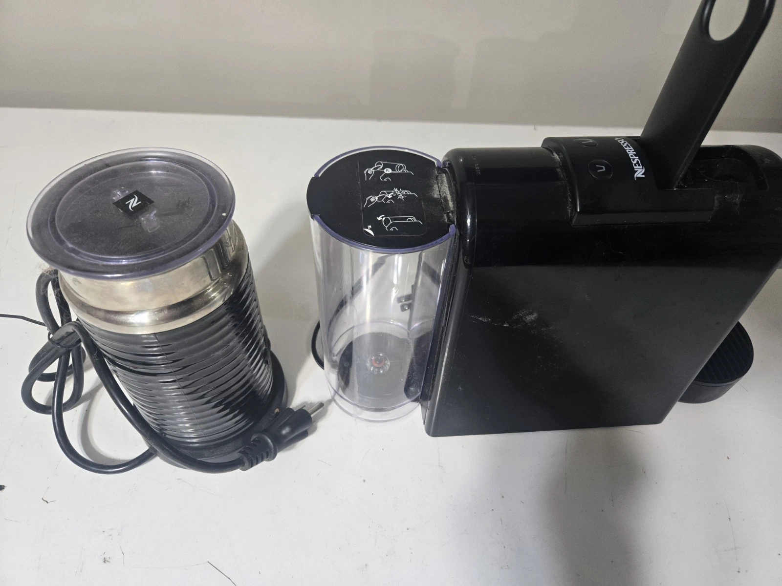 Espresso Essenza Coffee Maker With Milk Frother Aeraccino 3