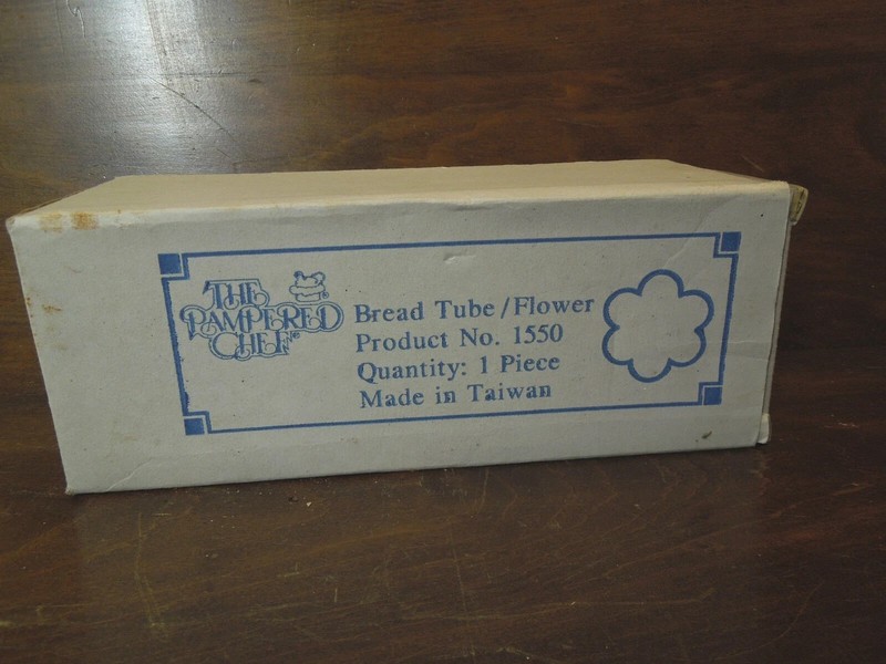 The Pampered Chef Bread Tube Flower Product No 1550 NEW in Box