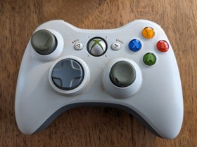 Xbox 360 bundle - 10 games, 2 controllers, media & power cables - TESTED