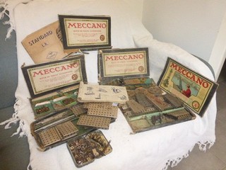 LOT 5 700 kg ANCIENS BOITE MECCANO A BOITE PIECES ACCESSOIRES 2A 3A 4A LIVRET