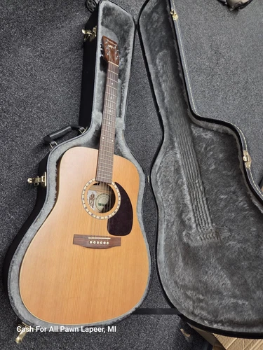 Art & Lutherie Cedar Acoustic Guitar Canada Dreadnaught W CASE
