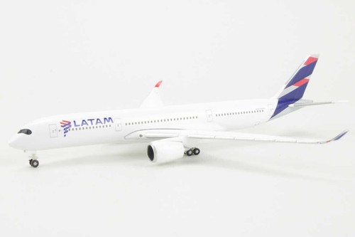 Hogan Wings 50136, LATAM Airlines, Airbus A350-900, 1:500 - Picture 2 of 5