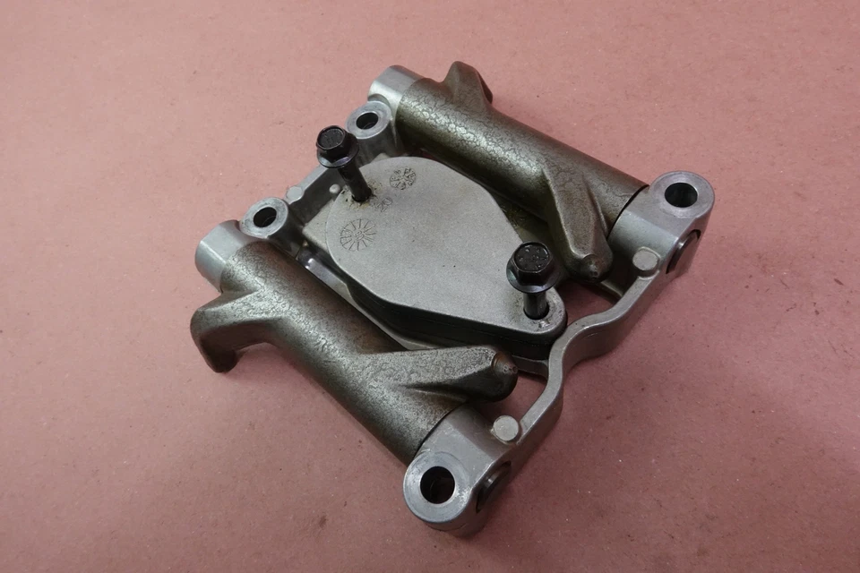 Harley-Davidson Dyna Street Bob 2007-2011 FXDBI brazo basculante soporte A Foto 3 de 4