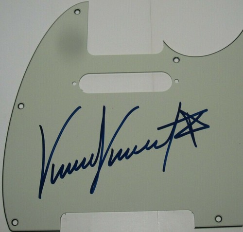 VINNIE VINCENT SIGNED KISS GUITAR GUARD INVASION ROCK AUTOGRAPH PROOF JSA COA - Picture 4 of 5