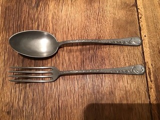 Antike Jugendstil Besteckteile wohl aus Zinn Gabel und Löffel