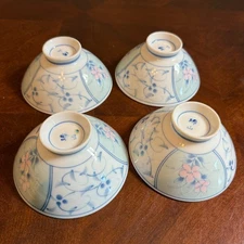 Set of 4 Japanese Porcelain Rice Bowls Hand Painted Floral Blue White Vintage