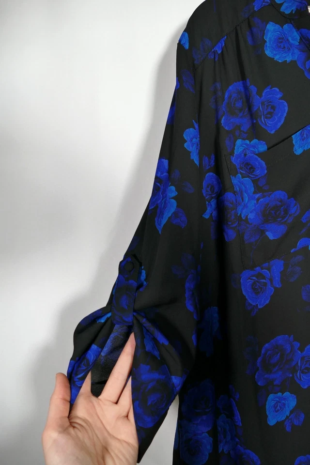 Blusa popover feminina tórrida floral escura Harper tamanho 2X transparente rolo aba manga fada - Imagem 2 de 4