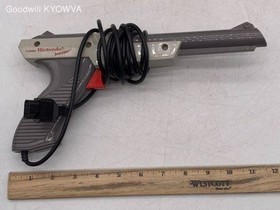 Nintendo NES Console Bundle w/ Controllers Zapper Mario Duck Hunt &ndash; Untested